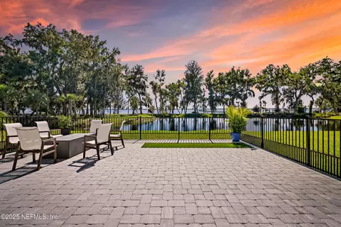 157 Oak Park Dr, Saint Johns, FL 32259