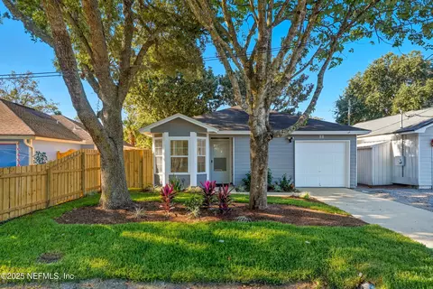 88 W 5th St, Atlantic Beach, FL 32233