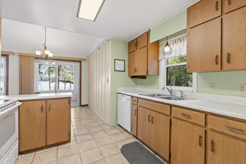 Kitchen - 6441 Baker Rd, Keystone Heights, FL 32656 photo 1 of 4