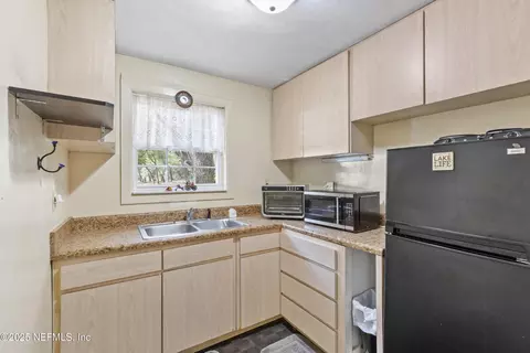 Kitchen - 6441 Baker Rd, Keystone Heights, FL 32656 photo 4 of 4
