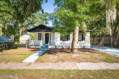8135 Paul Jones Dr, Jacksonville, FL 32208