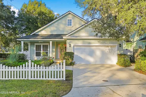 2010 Paradise Oaks Ct, Atlantic Beach, FL 32233