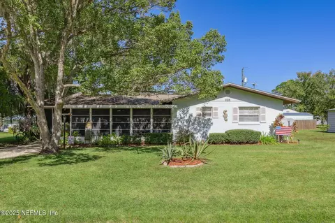 202 Park Ave, Crescent City, FL 32112