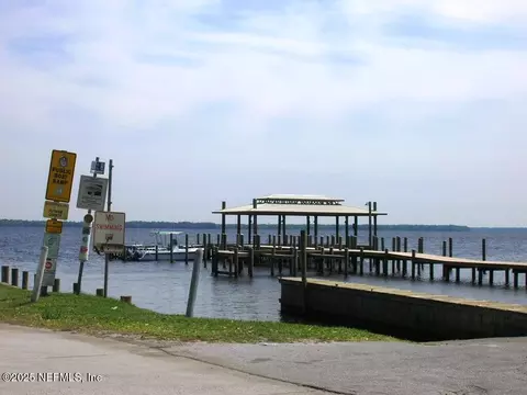 207 Miller Ave, Crescent City, FL 32112