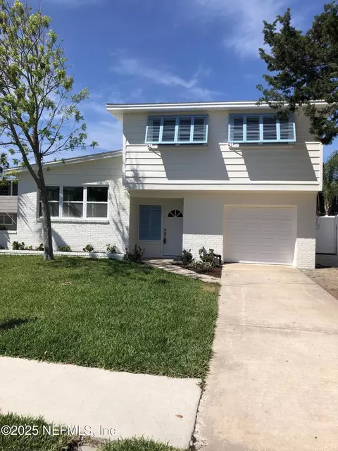 240 Hopkins St, Neptune Beach, FL 32266