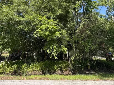 1318 Eisenhower Dr, Saint Augustine, FL 32084