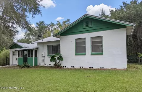 805 S 15th St, Palatka, FL 32177