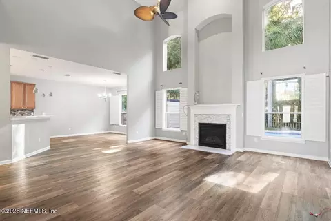 700 Reflection Cove Rd E, Jacksonville, FL 32218