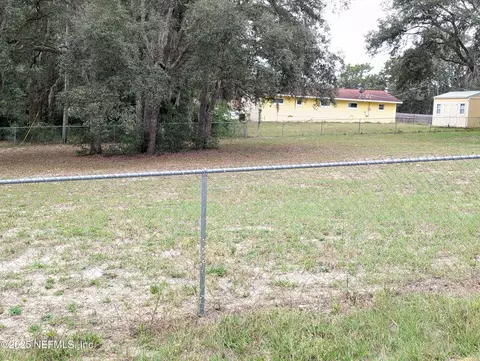 211 1st Way, Interlachen, FL 32148 photo 2