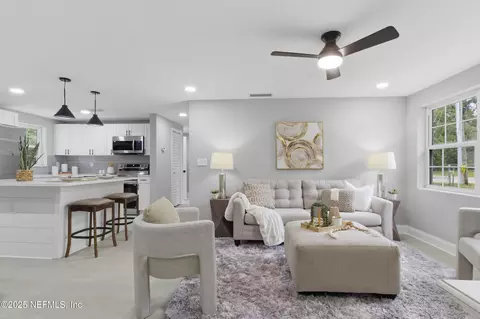 2809 Parr Ct E, Jacksonville, FL 32216