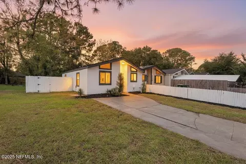 10762 Kusaie Dr S, Jacksonville, FL 32246