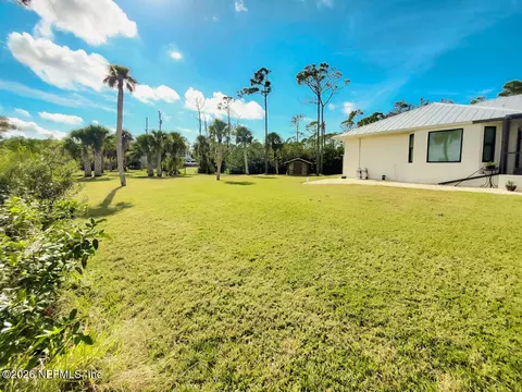 Exterior - 18 Riverfront Dr, Venice, FL 34293 photo 9 of 12