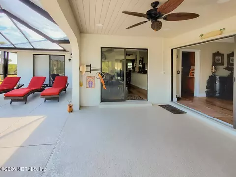 Exterior - 18 Riverfront Dr, Venice, FL 34293 photo 3 of 12