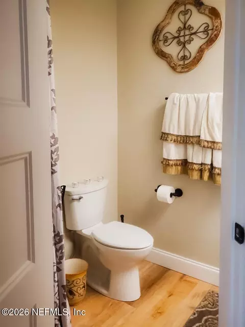Bath - 18 Riverfront Dr, Venice, FL 34293 photo 5 of 5