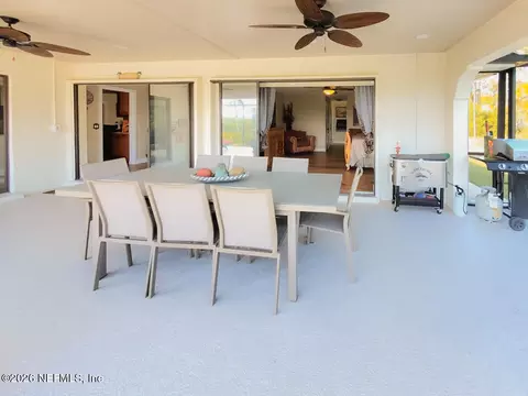 Exterior - 18 Riverfront Dr, Venice, FL 34293 photo 7 of 12