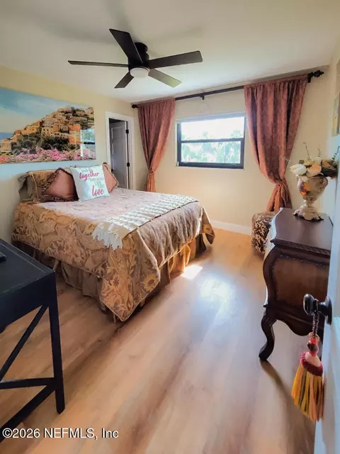 Bedroom - 18 Riverfront Dr, Venice, FL 34293 photo 6 of 7