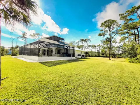 Exterior - 18 Riverfront Dr, Venice, FL 34293 photo 11 of 12