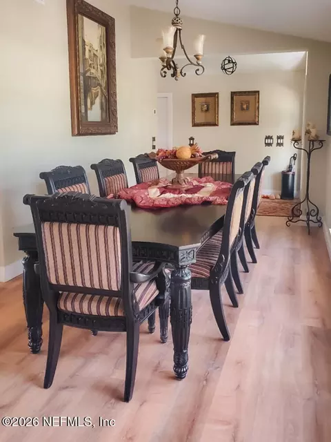 Dining - 18 Riverfront Dr, Venice, FL 34293 photo 2 of 3