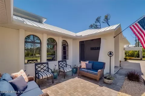 Exterior - 18 Riverfront Dr, Venice, FL 34293 photo 1 of 12