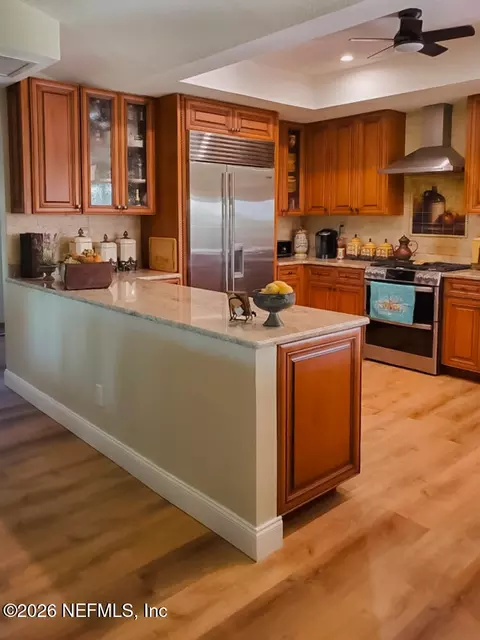 Kitchen - 18 Riverfront Dr, Venice, FL 34293 photo 2 of 2