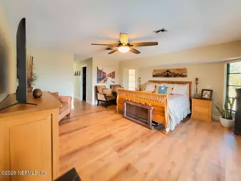 Bedroom - 18 Riverfront Dr, Venice, FL 34293 photo 3 of 7
