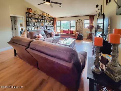Living - 18 Riverfront Dr, Venice, FL 34293 photo 1 of 3
