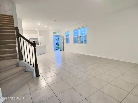 Living - 44 Sunnyvale St, Saint Augustine, FL 32095 photo 2 of 6
