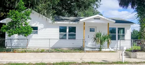 921 Husson Ave, Palatka, FL 32177