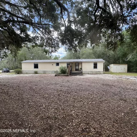 111 Race St, Hawthorne, FL 32640