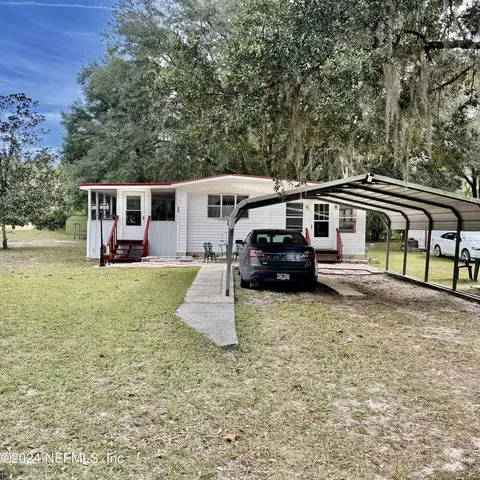 106 Helen Ave, Interlachen, FL 32148