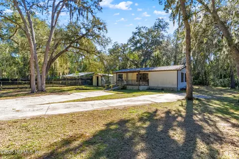105 Leisurely Ave, Satsuma, FL 32189