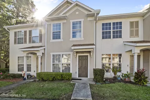 3550 Twisted Tree Ln, Jacksonville, FL 32216