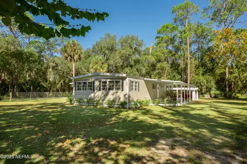 600 Palmetto St, Welaka, FL 32193