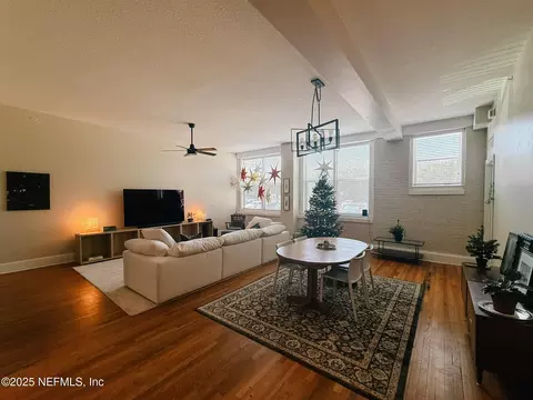 2525 College St #2102, Jacksonville, FL 32204