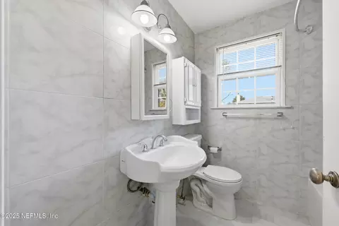 Bath - 62 12 Valencia St, Saint Augustine, FL 32084 photo 2 of 6