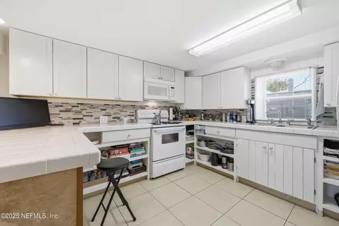 Kitchen - 62 12 Valencia St, Saint Augustine, FL 32084 photo 1 of 10