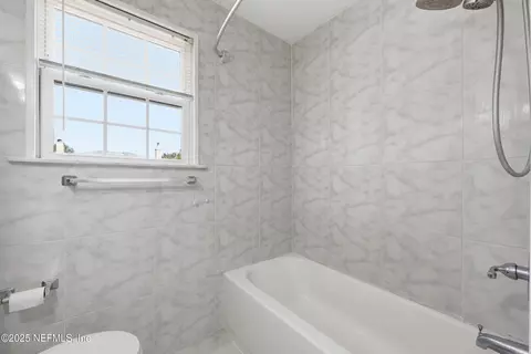 Bath - 62 12 Valencia St, Saint Augustine, FL 32084 photo 3 of 6