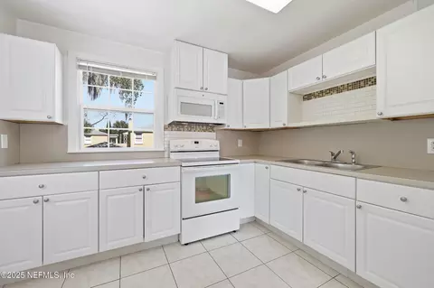 Kitchen - 62 12 Valencia St, Saint Augustine, FL 32084 photo 6 of 10