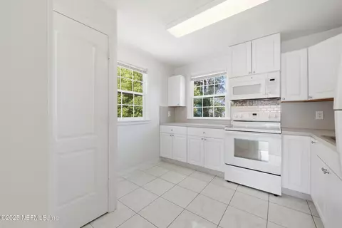 Kitchen - 62 12 Valencia St, Saint Augustine, FL 32084 photo 4 of 10