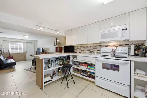 Kitchen - 62 12 Valencia St, Saint Augustine, FL 32084 photo 2 of 10