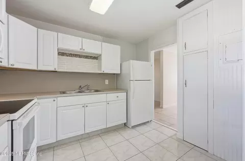 Kitchen - 62 12 Valencia St, Saint Augustine, FL 32084 photo 5 of 10