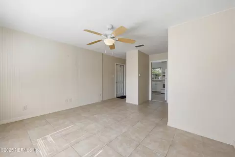 Living - 62 12 Valencia St, Saint Augustine, FL 32084 photo 2 of 4
