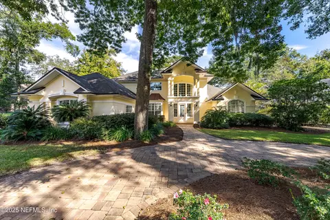 905 Shipwatch Dr E, Jacksonville, FL 32225