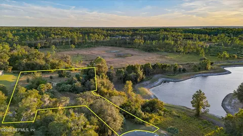 211 Village Dr, Welaka, FL 32193