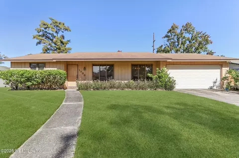 1738 Papaya Dr N, Orange Park, FL 32073