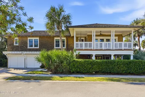 698 Beach Ave, Atlantic Beach, FL 32233
