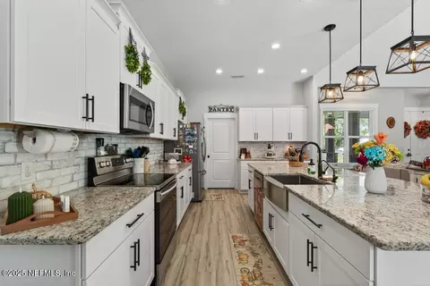 Kitchen - 75774 Edwards Rd, Yulee, FL 32097 photo 6 of 9