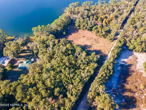 301 N West St, Interlachen, FL 32148 photo 3