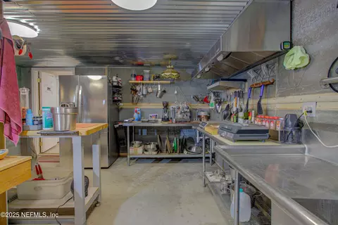 Kitchen - 5377 SW 40th Ave, Jasper, FL 32052 photo 6 of 6