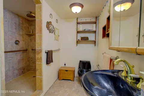 Bath - 5377 SW 40th Ave, Jasper, FL 32052 photo 12 of 14
